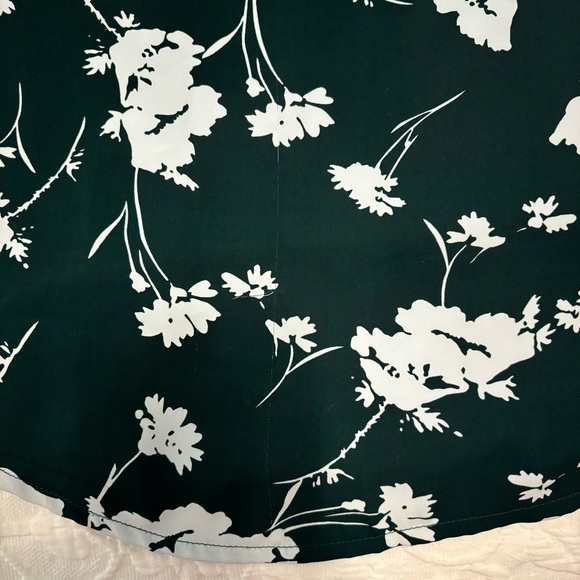 Women’s Medium Chiffon Blouse Round Neck Short Sleeve Top Dark Green and White - Picture 9 of 9